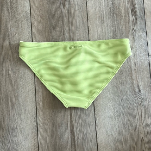 NWT - Billabong - Lowrider Bikini Bottoms - Picture 2 of 5